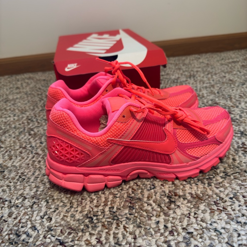 Nike Zoom Vomero 5 Hot Punch
